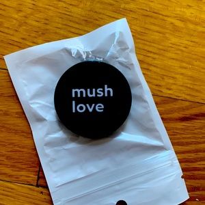 Mush love pop socket